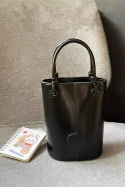 Vintage Red Bucket Bag - High-End Versatile Crossbody Shoulder Handbag for Autumn/Winter 2024 Fashion