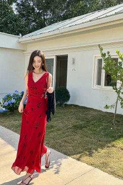Vintage Red Chiffon Dress - Slim Fit V-Neck, High Waist, Elegant Long Floor-Length Dress for Summer Vacation