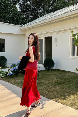 Vintage Red Chiffon Dress - Slim Fit V-Neck, High Waist, Elegant Long Floor-Length Dress for Summer Vacation