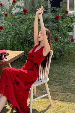 Vintage Red Chiffon Dress - Slim Fit V-Neck, High Waist, Elegant Long Floor-Length Dress for Summer Vacation