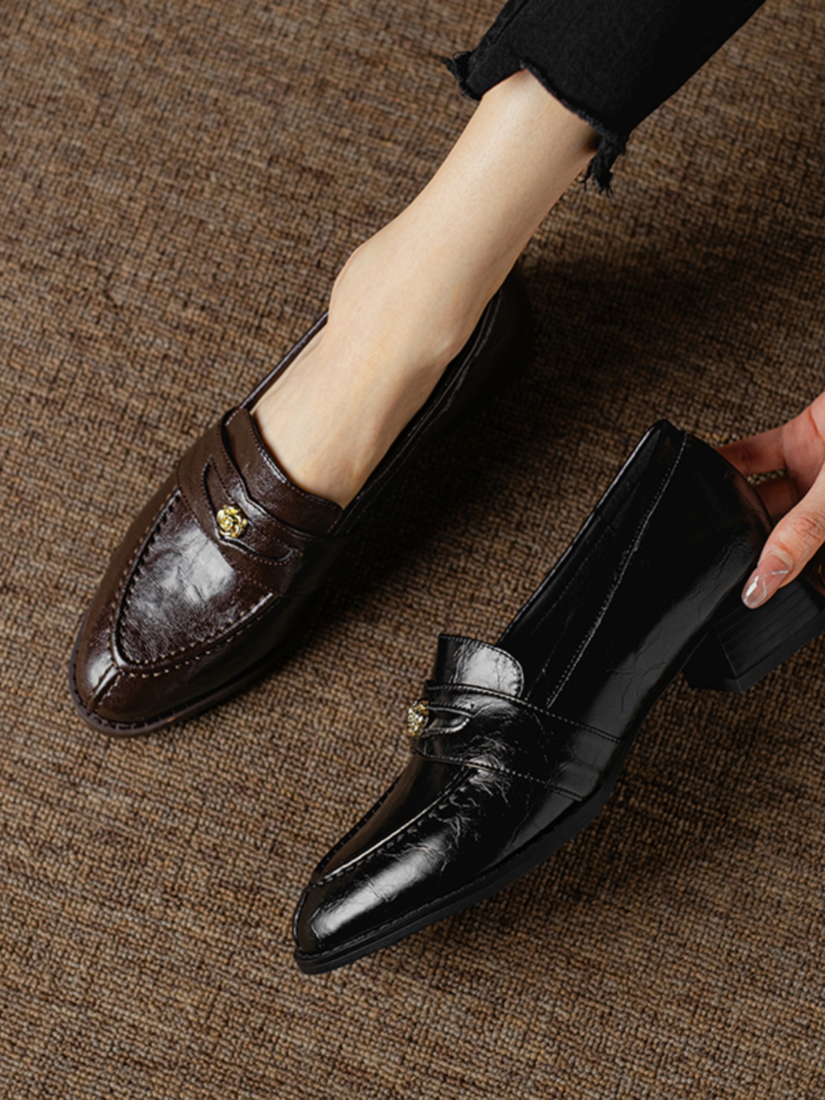 Vintage Roman-Style Camellia Pointed Loafers for Women - Chunky Heels, Slip-On Design, Y2K Fashion, Italian Corso Venezia Inspired Vintage Roman-Style Camellia Pointed Loafers for Women - Chunky Heels, Slip-On Design, Y2K Fashion, Italian Corso Venezia Inspired