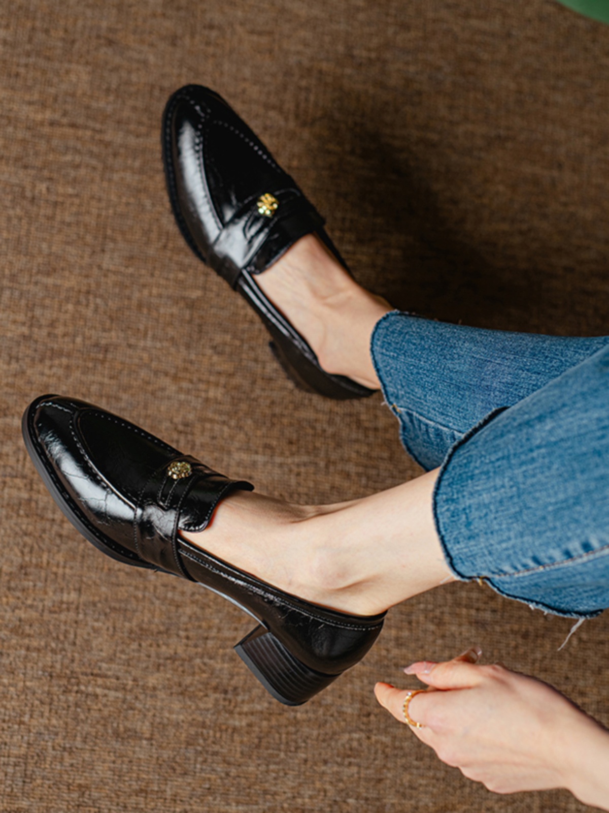 Vintage Roman-Style Camellia Pointed Loafers for Women - Chunky Heels, Slip-On Design, Y2K Fashion, Italian Corso Venezia Inspired Vintage Roman-Style Camellia Pointed Loafers for Women - Chunky Heels, Slip-On Design, Y2K Fashion, Italian Corso Venezia Inspired