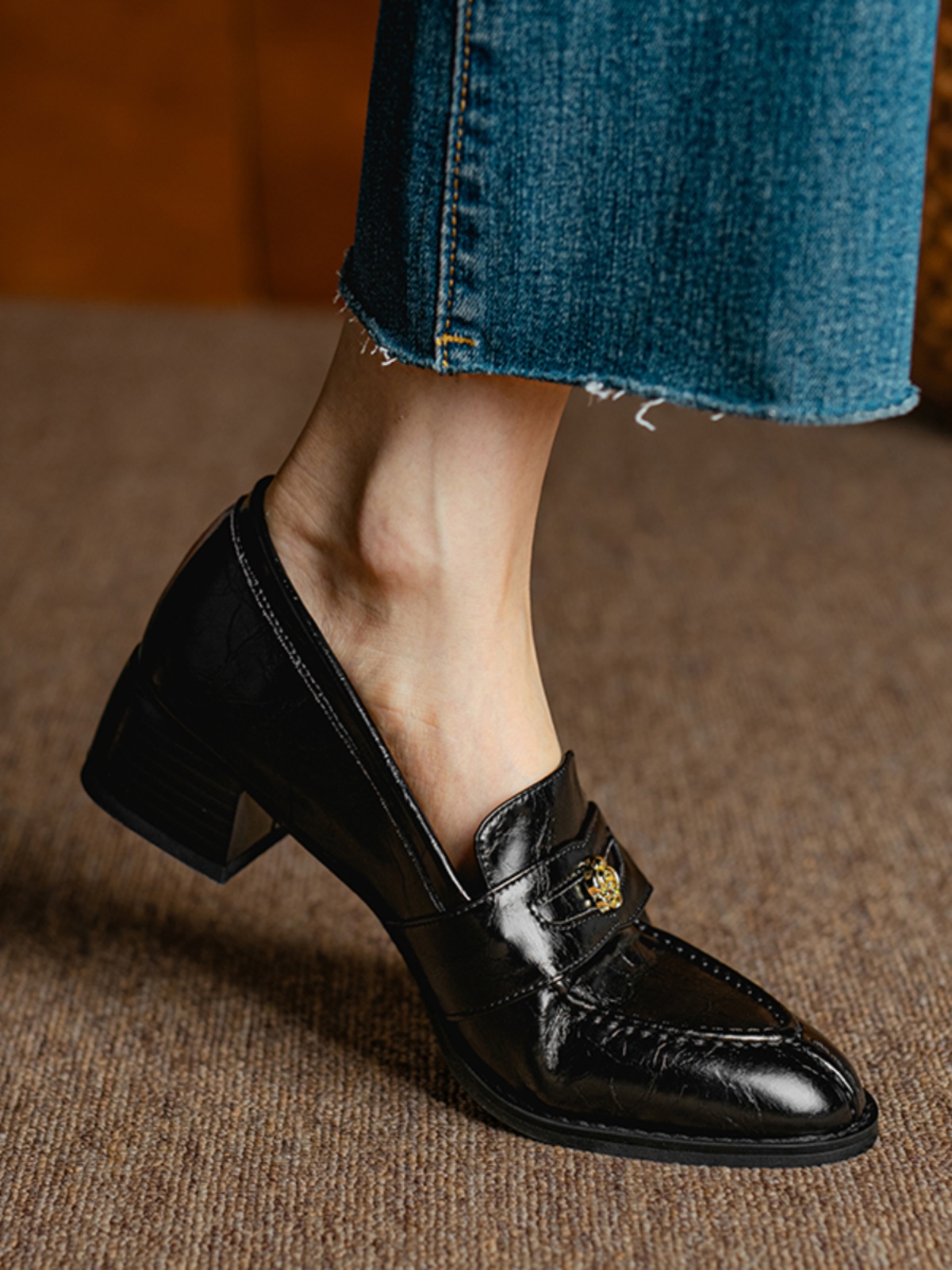 Vintage Roman-Style Camellia Pointed Loafers for Women - Chunky Heels, Slip-On Design, Y2K Fashion, Italian Corso Venezia Inspired Vintage Roman-Style Camellia Pointed Loafers for Women - Chunky Heels, Slip-On Design, Y2K Fashion, Italian Corso Venezia Inspired