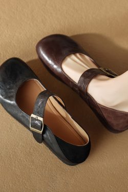 Vintage Round-Toe Mary Jane Women's Flat Shoes in Sheepskin - Artistic One-Strap Design, Italian Style, Perfect for Y2K Fashion.
