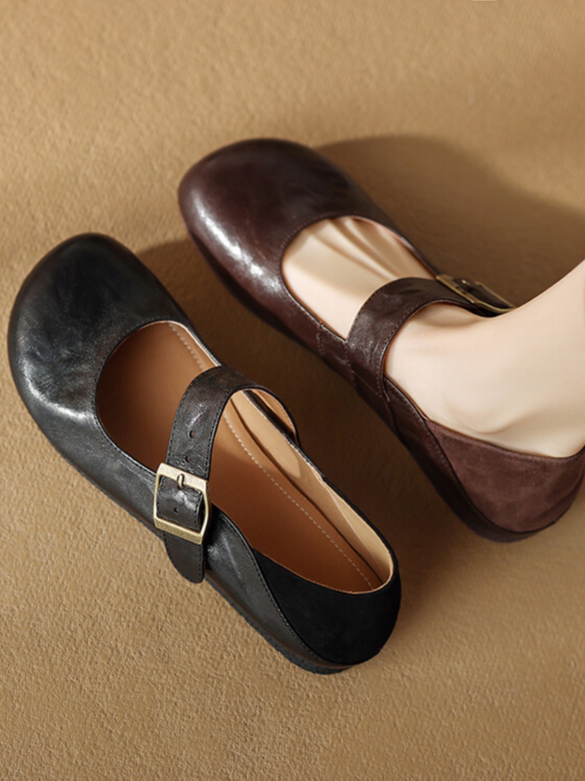 Vintage Round-Toe Mary Jane Women's Flat Shoes in Sheepskin - Artistic One-Strap Design, Italian Style, Perfect for Y2K Fashion. Vintage Round-Toe Mary Jane Women's Flat Shoes in Sheepskin - Artistic One-Strap Design, Italian Style, Perfect for Y2K Fashion.