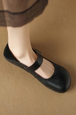 Vintage Round-Toe Mary Jane Women's Flat Shoes in Sheepskin - Artistic One-Strap Design, Italian Style, Perfect for Y2K Fashion.