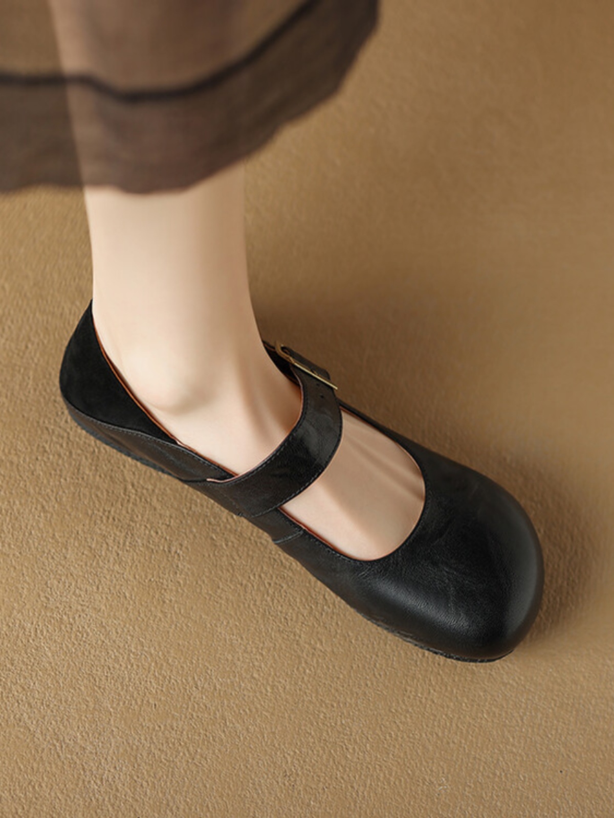 Vintage Round-Toe Mary Jane Women's Flat Shoes in Sheepskin - Artistic One-Strap Design, Italian Style, Perfect for Y2K Fashion. Vintage Round-Toe Mary Jane Women's Flat Shoes in Sheepskin - Artistic One-Strap Design, Italian Style, Perfect for Y2K Fashion.