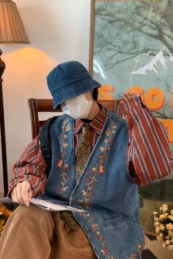 Vintage Washed Distressed Floral Embroidery Vest - Retro Style Sleeveless Jacket for Autumn, Versatile 90s-Inspired Fashion