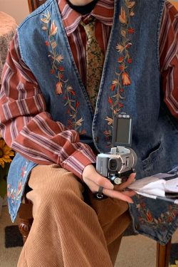 Vintage Washed Distressed Floral Embroidery Vest - Retro Style Sleeveless Jacket for Autumn, Versatile 90s-Inspired Fashion