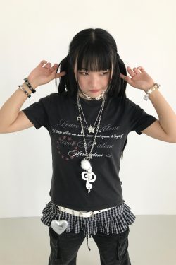 Vintage Water-Wash Casual T-Shirt with Printed Round Neck and Flutter Sleeves - Slightly Fitted Retro Style for Effortless Chic