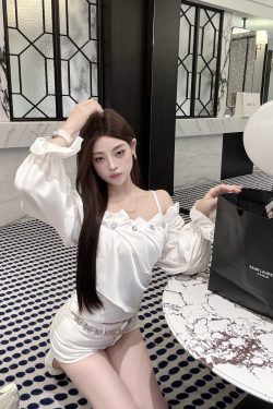 White High-Waisted Slim Fit Shorts for Women, Slimming Cut-Out Design, Trendy Hot Pants for Summer Style