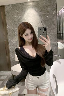 White High-Waisted Tailored Slim-Fit Shorts for Women - Versatile Hot Pants for Summer Fashion