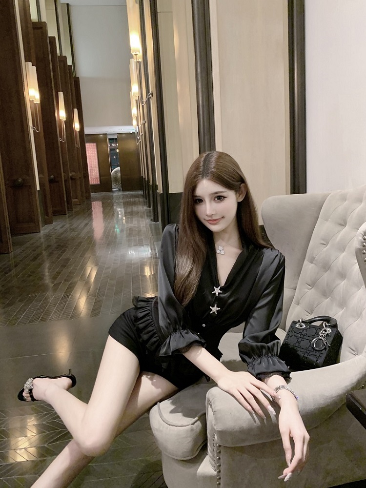 White High-Waisted Tailored Slim-Fit Shorts for Women - Versatile Hot Pants for Summer Fashion White High-Waisted Tailored Slim-Fit Shorts for Women - Versatile Hot Pants for Summer Fashion