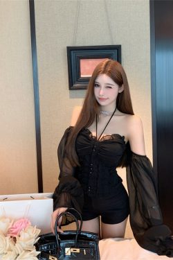 White High-Waisted Tailored Slim-Fit Shorts for Women - Versatile Hot Pants for Summer Fashion