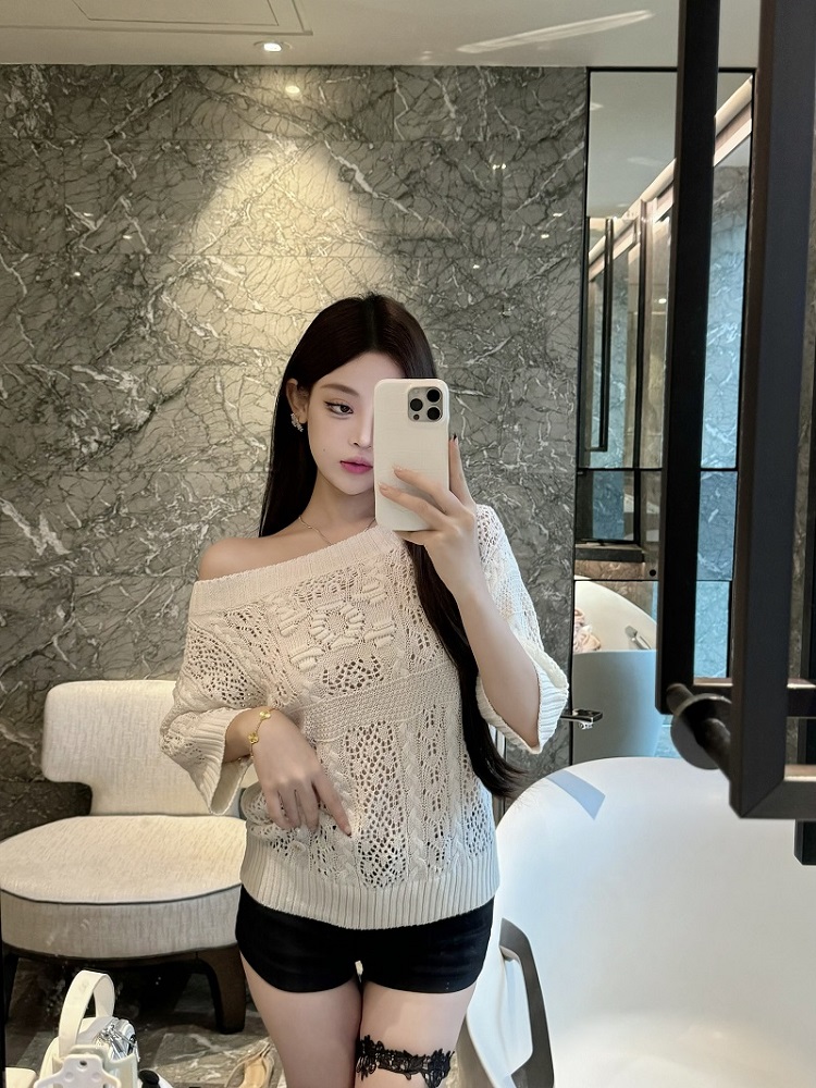 White High-Waisted Tailored Slim-Fit Shorts for Women - Versatile Hot Pants for Summer Fashion White High-Waisted Tailored Slim-Fit Shorts for Women - Versatile Hot Pants for Summer Fashion