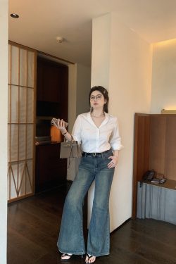 White Loose V-Neck Shirt - Versatile Moonlight Style Top, Perfect for Casual Chic Looks, Ideal for 90s and Y2K Fashion Enthusiasts