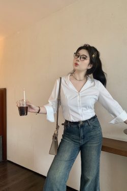 White Loose V-Neck Shirt - Versatile Moonlight Style Top, Perfect for Casual Chic Looks, Ideal for 90s and Y2K Fashion Enthusiasts