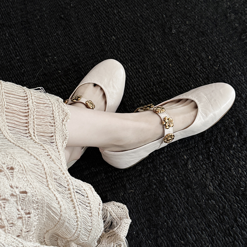 White Mary Jane Women's Flats - Exquisite Soft Comfortable Shallow Mouth Shoes for Stylish Everyday Wear White Mary Jane Women's Flats - Exquisite Soft Comfortable Shallow Mouth Shoes for Stylish Everyday Wear