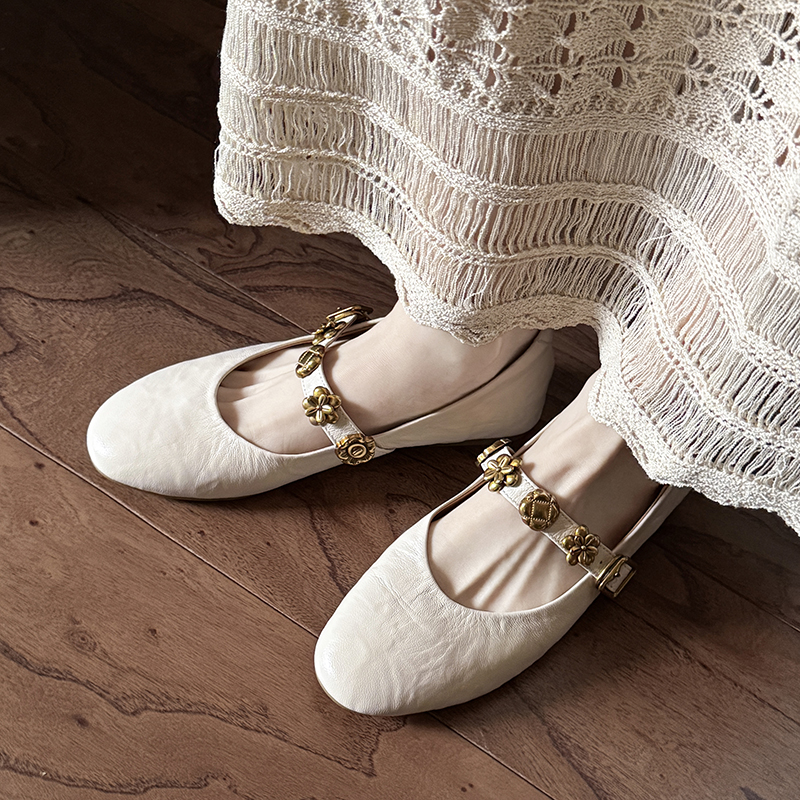 White Mary Jane Women's Flats - Exquisite Soft Comfortable Shallow Mouth Shoes for Stylish Everyday Wear White Mary Jane Women's Flats - Exquisite Soft Comfortable Shallow Mouth Shoes for Stylish Everyday Wear