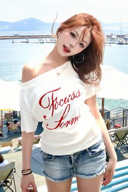 White Off-Shoulder T-Shirt for Women - Summer Letter Print, Slim Fit, Short Sleeve Cropped Top, Sexy Shoulder-Baring Style