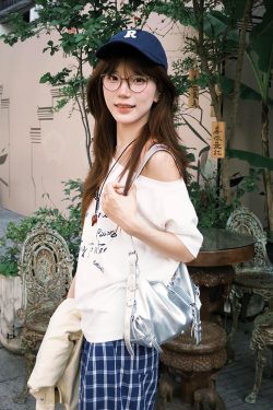 White Off-Shoulder T-Shirt for Women, Casual Summer Letter Print, Versatile Short Sleeves, College Style Hot Girl Top