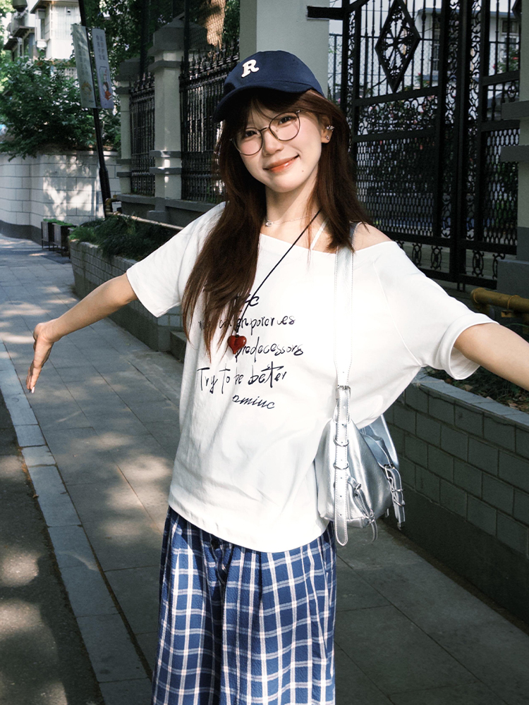 White Off-Shoulder T-Shirt for Women, Casual Summer Letter Print, Versatile Short Sleeves, College Style Hot Girl Top White Off-Shoulder T-Shirt for Women, Casual Summer Letter Print, Versatile Short Sleeves, College Style Hot Girl Top