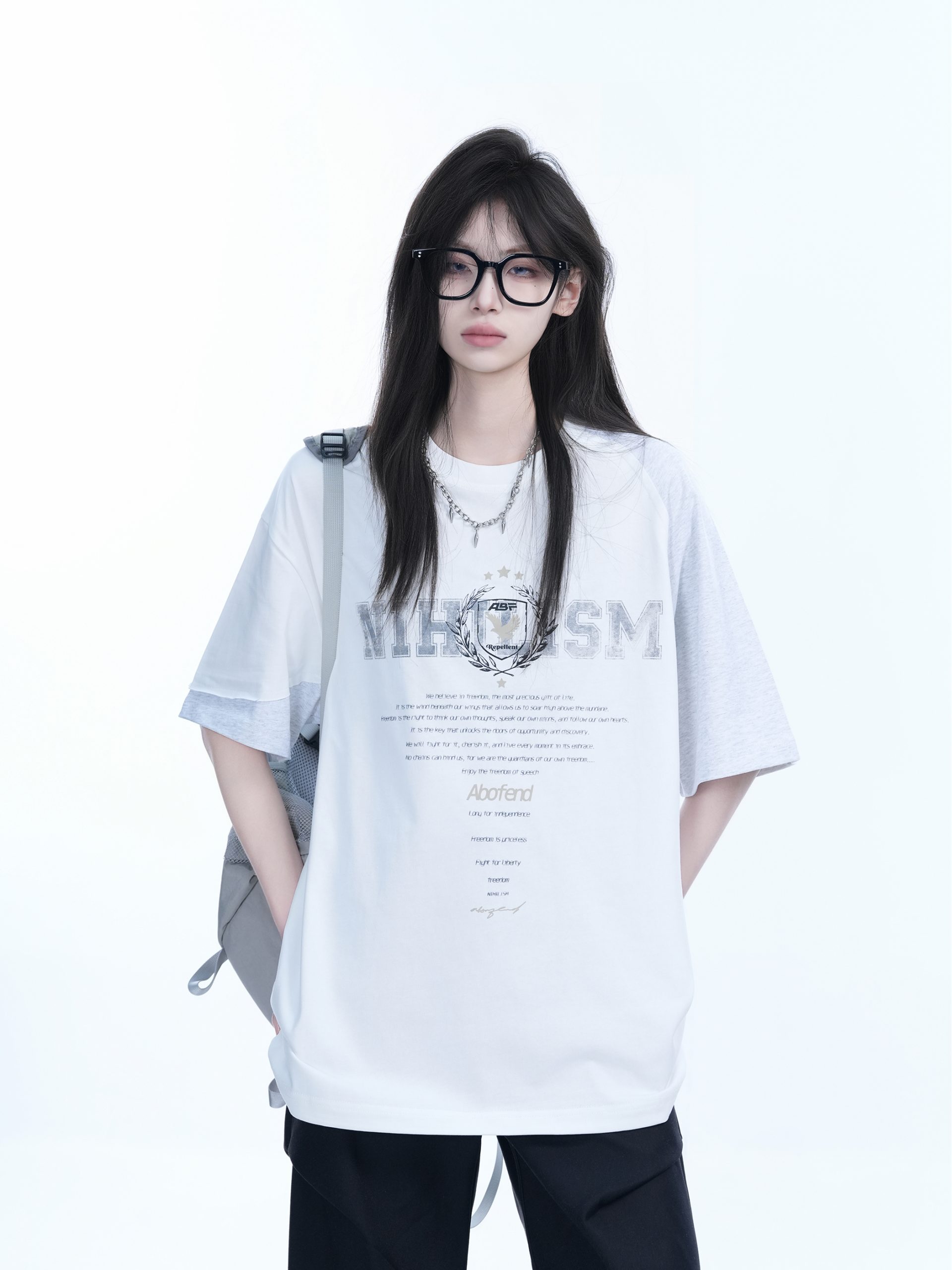 White Oversized Short Sleeve T-Shirt with American Retro Badge Print for Women, Casual Loose Fit, Y2K Style White Oversized Short Sleeve T-Shirt with American Retro Badge Print for Women, Casual Loose Fit, Y2K Style