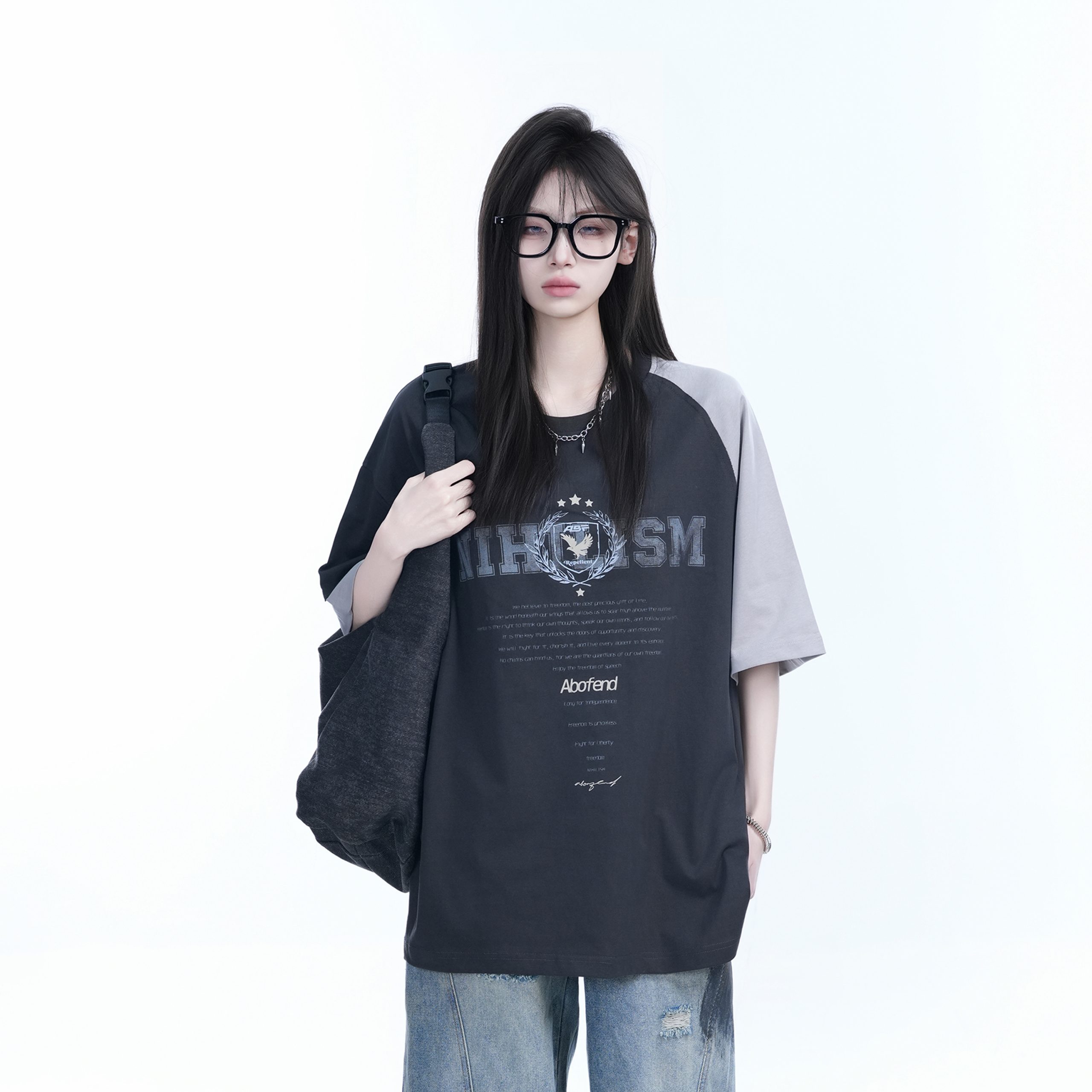 White Oversized Short Sleeve T-Shirt with American Retro Badge Print for Women, Casual Loose Fit, Y2K Style White Oversized Short Sleeve T-Shirt with American Retro Badge Print for Women, Casual Loose Fit, Y2K Style