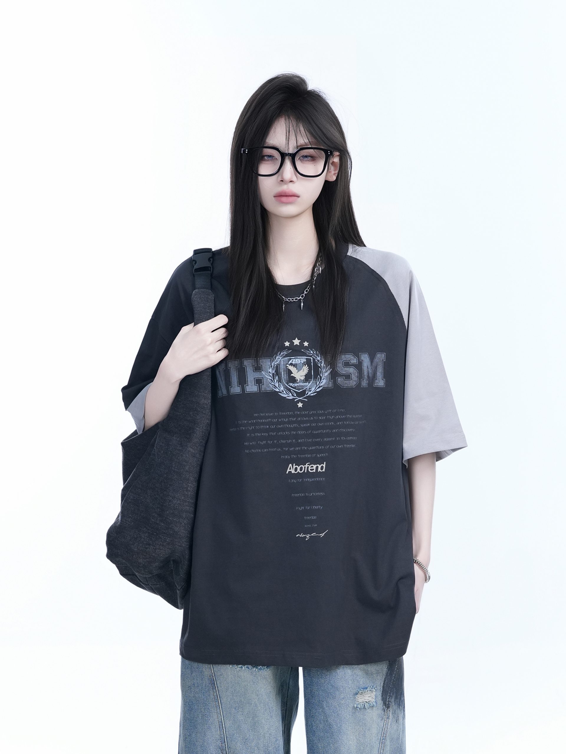 White Oversized Short Sleeve T-Shirt with American Retro Badge Print for Women, Casual Loose Fit, Y2K Style White Oversized Short Sleeve T-Shirt with American Retro Badge Print for Women, Casual Loose Fit, Y2K Style