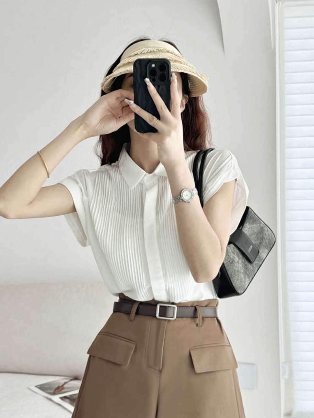 White Pleated Short-Sleeve Shirt for Women - Loose Fit, Single-Breasted, Skin-Friendly, Slimming Summer Casual Top White Pleated Short-Sleeve Shirt for Women - Loose Fit, Single-Breasted, Skin-Friendly, Slimming Summer Casual Top