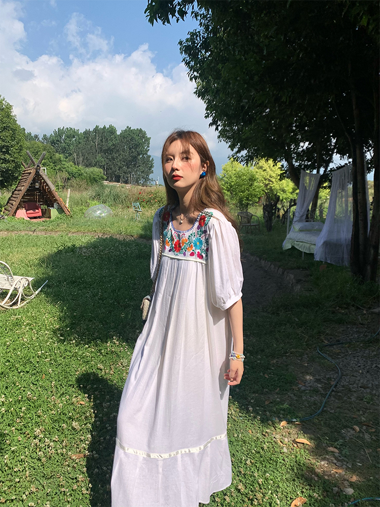 White Retro Embroidered Cotton-Linen Summer Dress for Women, Loose U-Neck Puff Sleeve, Vintage Style, Boho Fashion White Retro Embroidered Cotton-Linen Summer Dress for Women, Loose U-Neck Puff Sleeve, Vintage Style, Boho Fashion