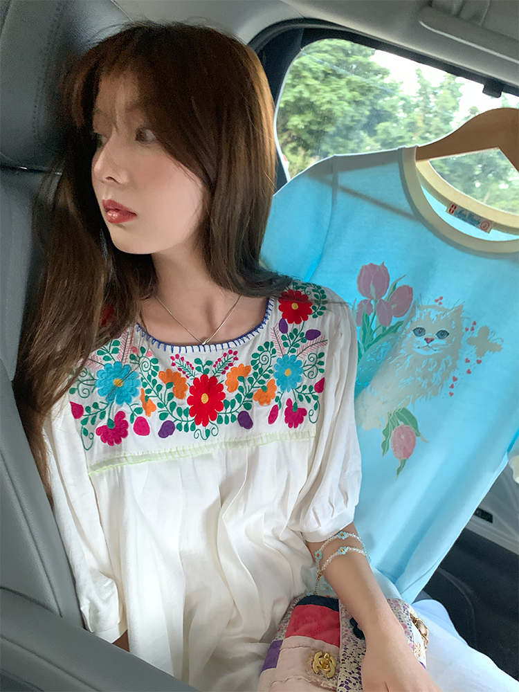 White Retro Embroidered Cotton-Linen Summer Dress for Women, Loose U-Neck Puff Sleeve, Vintage Style, Boho Fashion White Retro Embroidered Cotton-Linen Summer Dress for Women, Loose U-Neck Puff Sleeve, Vintage Style, Boho Fashion