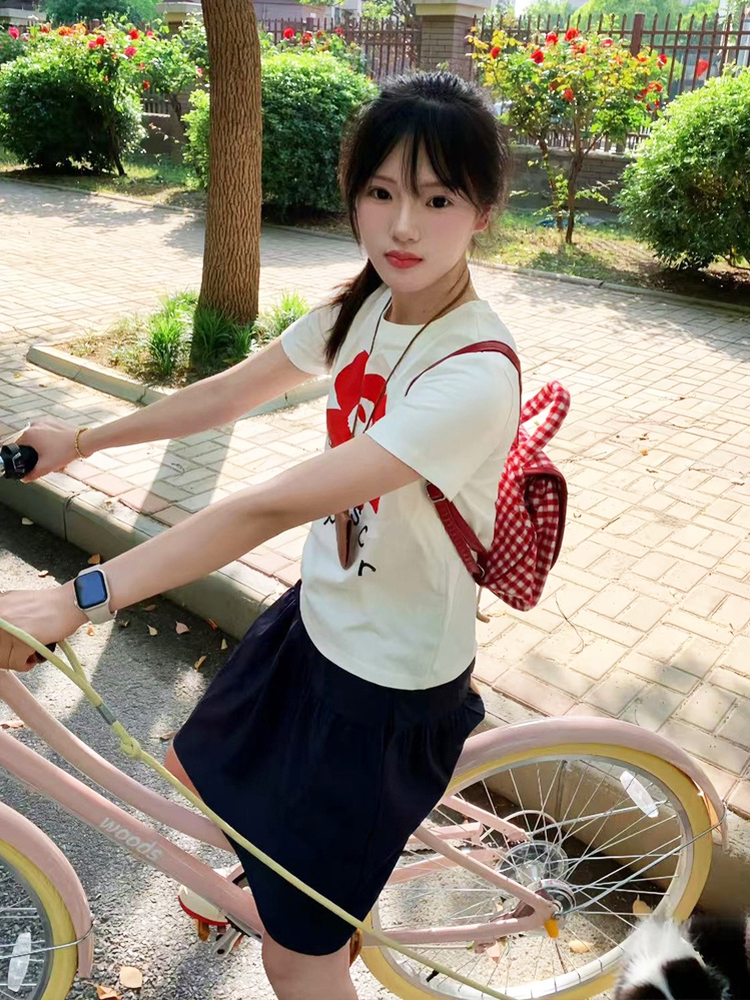 White Round Neck Short-Sleeve T-Shirt for Women with Red Floral Letter Print, Casual Slim Fit Summer Top, Y2K INS Style White Round Neck Short-Sleeve T-Shirt for Women with Red Floral Letter Print, Casual Slim Fit Summer Top, Y2K INS Style