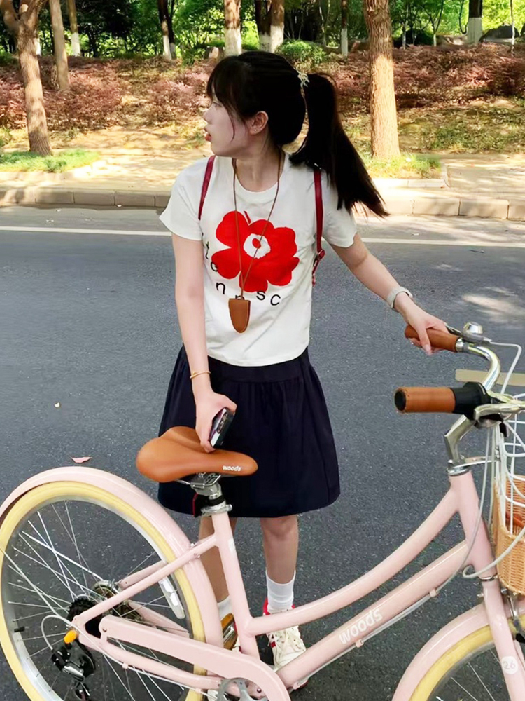 White Round Neck Short-Sleeve T-Shirt for Women with Red Floral Letter Print, Casual Slim Fit Summer Top, Y2K INS Style White Round Neck Short-Sleeve T-Shirt for Women with Red Floral Letter Print, Casual Slim Fit Summer Top, Y2K INS Style