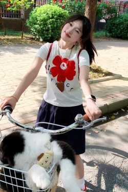 White Round Neck Short-Sleeve T-Shirt for Women with Red Floral Letter Print, Casual Slim Fit Summer Top, Y2K INS Style