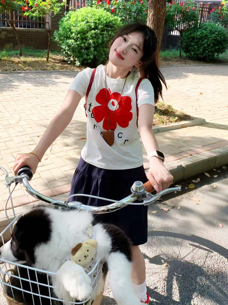 White Round Neck Short-Sleeve T-Shirt for Women with Red Floral Letter Print, Casual Slim Fit Summer Top, Y2K INS Style White Round Neck Short-Sleeve T-Shirt for Women with Red Floral Letter Print, Casual Slim Fit Summer Top, Y2K INS Style