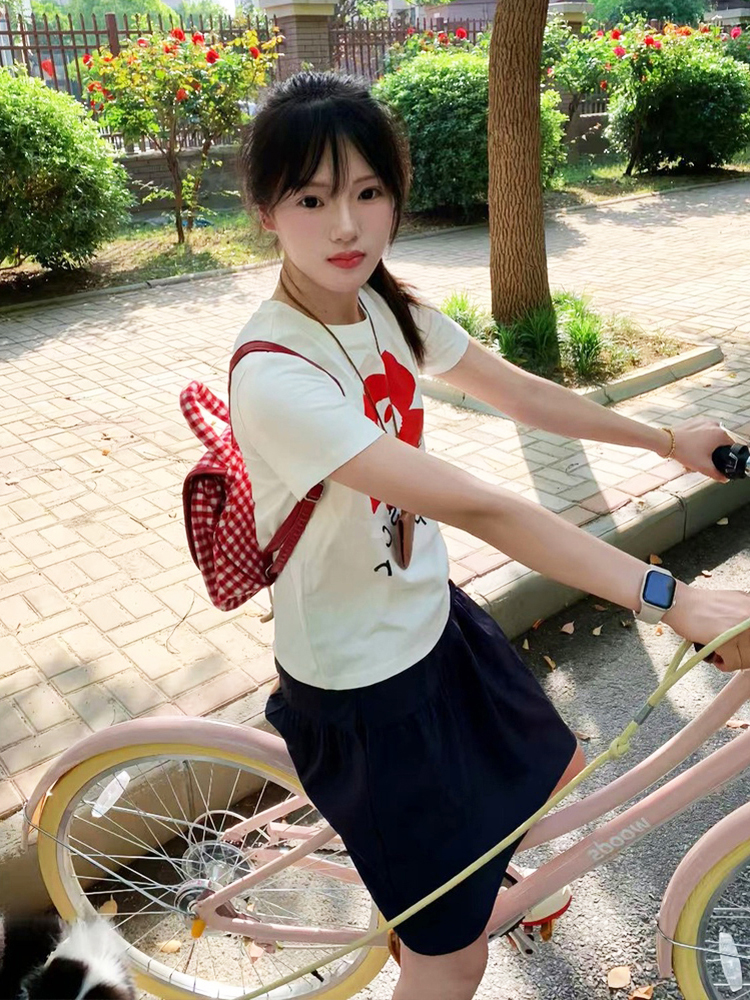 White Round Neck Short-Sleeve T-Shirt for Women with Red Floral Letter Print, Casual Slim Fit Summer Top, Y2K INS Style White Round Neck Short-Sleeve T-Shirt for Women with Red Floral Letter Print, Casual Slim Fit Summer Top, Y2K INS Style