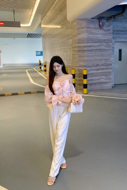 White Satin Wide-Leg Pants for Women with Rhinestone Detail, Loose Fit, Flattering Draping, Versatile Y2K Style Long Trousers