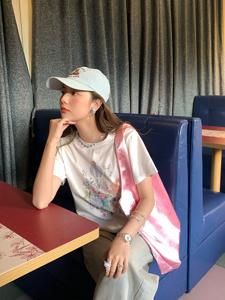 White Short Sleeve Floral Oil Painting T-Shirt for Women, Summer Pure Cotton, Loose Fit, Round Neck, Vintage Style Top White Short Sleeve Floral Oil Painting T-Shirt for Women, Summer Pure Cotton, Loose Fit, Round Neck, Vintage Style Top