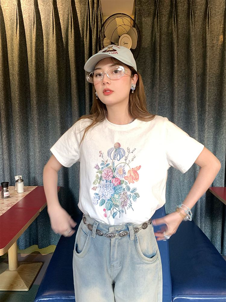 White Short Sleeve Floral Oil Painting T-Shirt for Women, Summer Pure Cotton, Loose Fit, Round Neck, Vintage Style Top White Short Sleeve Floral Oil Painting T-Shirt for Women, Summer Pure Cotton, Loose Fit, Round Neck, Vintage Style Top