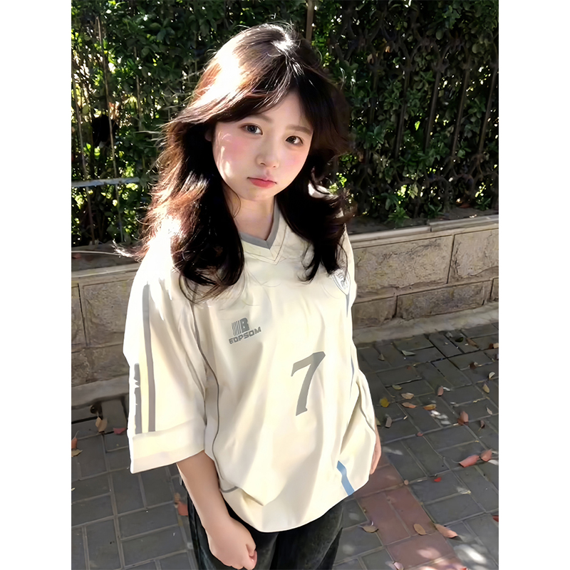 Women's American Retro Color-Blocked Jersey T-Shirt, Summer Oversized V-Neck Top with Woven Strap, Sporty Short Sleeves Women's American Retro Color-Blocked Jersey T-Shirt, Summer Oversized V-Neck Top with Woven Strap, Sporty Short Sleeves