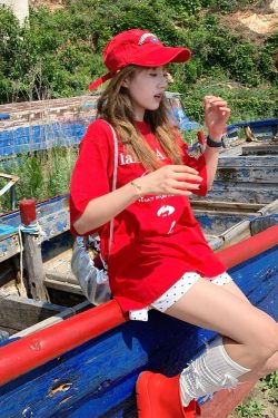 Women's American Retro Letter Print T-Shirt, Heavyweight Cotton Short Sleeve, Trendy Clean Fit Red Top for Summer Style