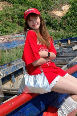 Women's American Retro Letter Print T-Shirt, Heavyweight Cotton Short Sleeve, Trendy Clean Fit Red Top for Summer Style