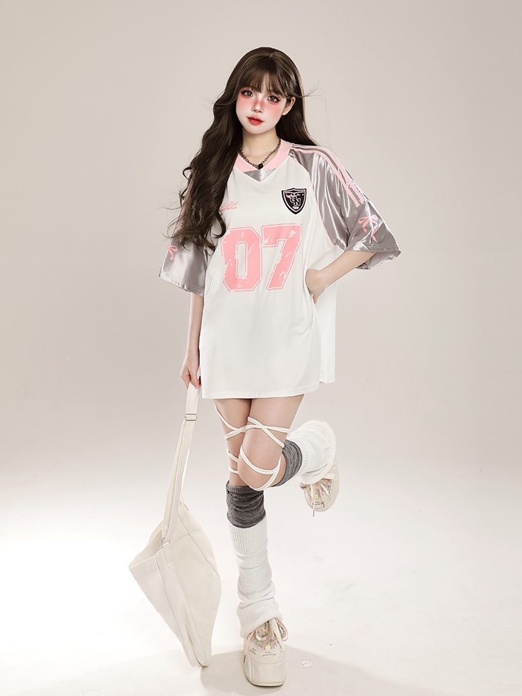 Women's American Retro Patchwork Printed Short Sleeve V-Neck T-Shirt, Casual Summer Sports Style, Loose Fit, Y2K Inspired Women's American Retro Patchwork Printed Short Sleeve V-Neck T-Shirt, Casual Summer Sports Style, Loose Fit, Y2K Inspired