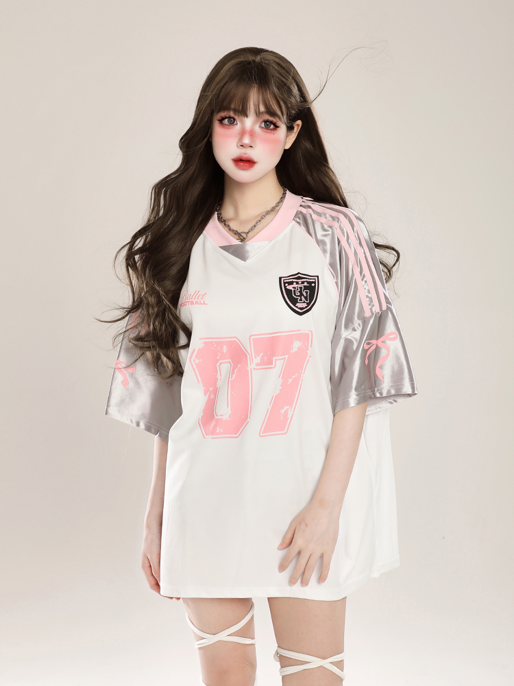 Women's American Retro Patchwork Printed Short Sleeve V-Neck T-Shirt, Casual Summer Sports Style, Loose Fit, Y2K Inspired Women's American Retro Patchwork Printed Short Sleeve V-Neck T-Shirt, Casual Summer Sports Style, Loose Fit, Y2K Inspired