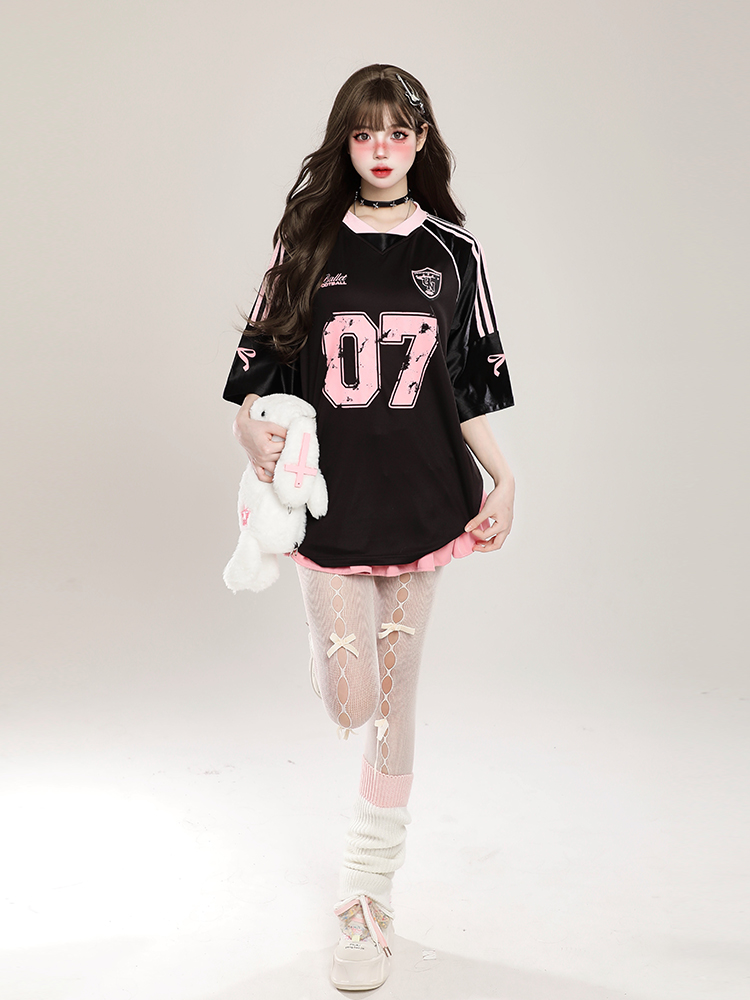 Women's American Retro Patchwork Printed Short Sleeve V-Neck T-Shirt, Casual Summer Sports Style, Loose Fit, Y2K Inspired Women's American Retro Patchwork Printed Short Sleeve V-Neck T-Shirt, Casual Summer Sports Style, Loose Fit, Y2K Inspired