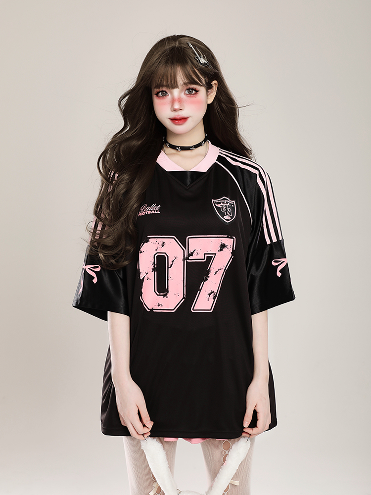 Women's American Retro Patchwork Printed Short Sleeve V-Neck T-Shirt, Casual Summer Sports Style, Loose Fit, Y2K Inspired Women's American Retro Patchwork Printed Short Sleeve V-Neck T-Shirt, Casual Summer Sports Style, Loose Fit, Y2K Inspired