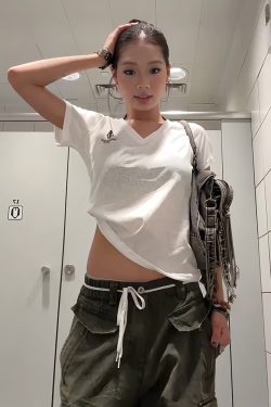 Women's American Retro V-Neck Short Sleeve Casual T-Shirt with Letter Print - Trendy Loose Fit Summer Top