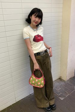 Women's American-Style Cropped T-Shirt with Apple Print, Color-Blocked Neckline, Pure Cotton, Short Sleeves, Slim Fit, Trendy Summer Fashion
