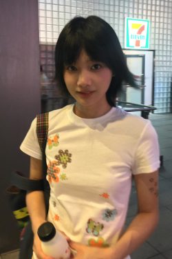 Women's American-Style Floral Print T-Shirt, Summer Short Sleeve, Vintage Slim-Fit Round Neck, Heavyweight White Top